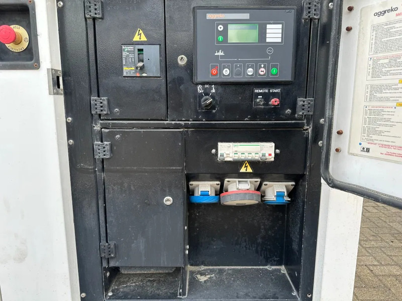 Iveco FPT F32 AM1A Leroy Somer 32 kVA Silent generatorset 21 hours ! - Generador industriale: foto 2 Iveco FPT F32 AM1A Leroy Somer 32 kVA Silent generatorset 21 hours ! - Generador industriale: foto 2