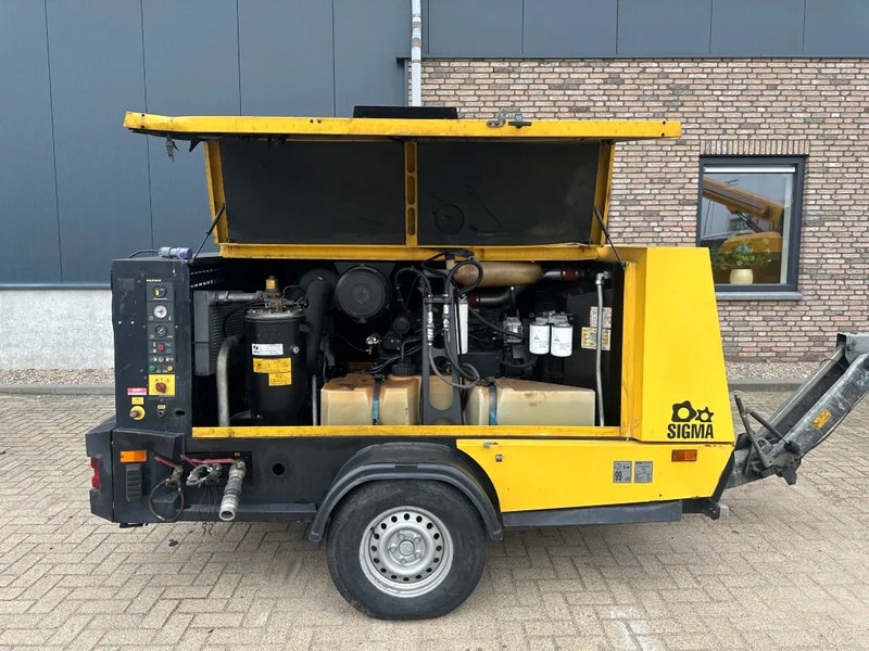 Kaeser M122 Deutz 11.1 m3 / min 10 Bar 83 kW Mobiele Diesel Compressor - Compresor de aire: foto 2 Kaeser M122 Deutz 11.1 m3 / min 10 Bar 83 kW Mobiele Diesel Compressor - Compresor de aire: foto 2