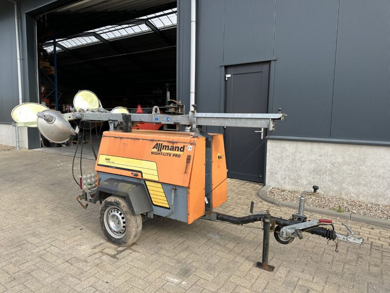 Kubota D905 Allmand Mobiele Lichtmast Aggregaat Light Tower 8.1 meter - Torre de iluminación: foto 5 Kubota D905 Allmand Mobiele Lichtmast Aggregaat Light Tower 8.1 meter - Torre de iluminación: foto 5