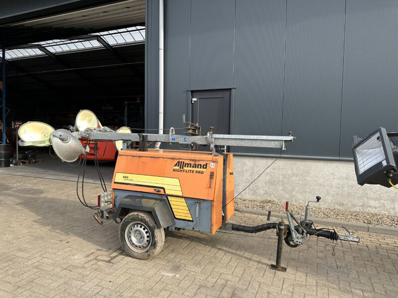 Kubota D905 Allmand Mobiele Lichtmast Aggregaat Light Tower 8.1 meter - Torre de iluminación: foto 1 Kubota D905 Allmand Mobiele Lichtmast Aggregaat Light Tower 8.1 meter - Torre de iluminación: foto 1