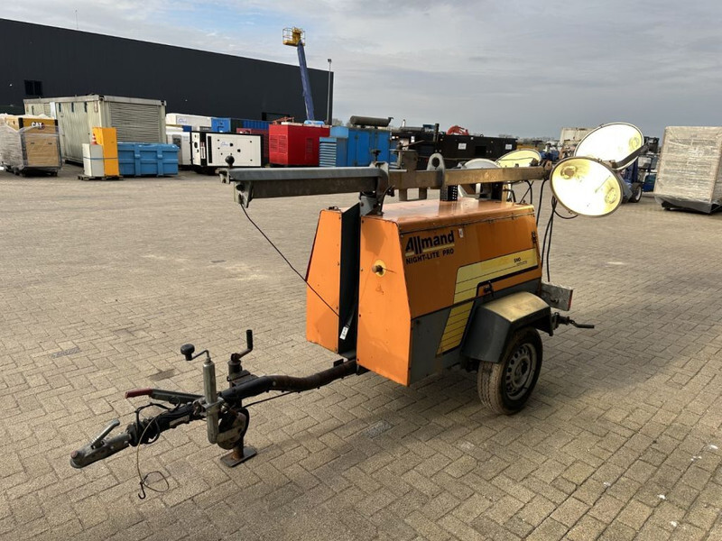 Kubota D905 Allmand Mobiele Lichtmast Aggregaat Light Tower 8.1 meter - Torre de iluminación: foto 3 Kubota D905 Allmand Mobiele Lichtmast Aggregaat Light Tower 8.1 meter - Torre de iluminación: foto 3