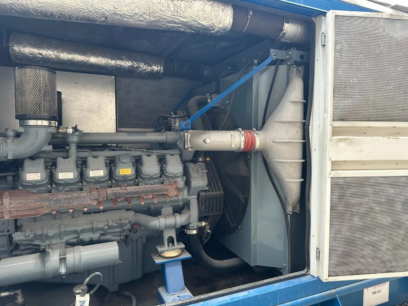Generador industriale MAN MAN D2842 LE 213 met Leroy Somer 800 kVA Silent generatorset as New ! 410 hours !: foto 19