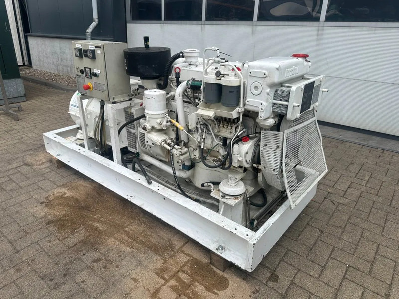 MTU 6R 099 Mercedes Benz OM 366 A 96 kVA Marine generatorset - Generador industriale: foto 4 MTU 6R 099 Mercedes Benz OM 366 A 96 kVA Marine generatorset - Generador industriale: foto 4