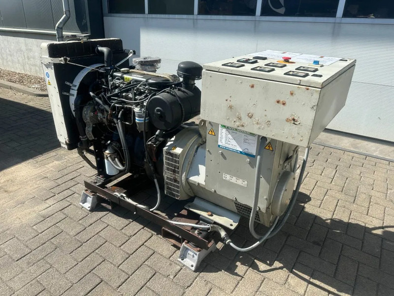 Perkins T4.236 Stamford 60 kVA generatorset 645 hours ! - Generador industriale: foto 2 Perkins T4.236 Stamford 60 kVA generatorset 645 hours ! - Generador industriale: foto 2