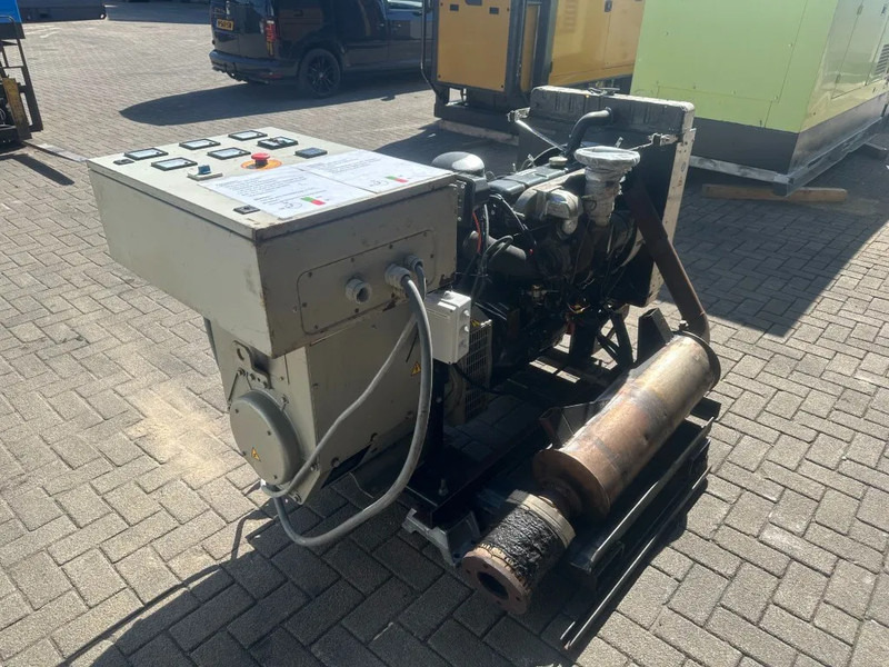 Perkins T4.236 Stamford 60 kVA generatorset 645 hours ! - Generador industriale: foto 3 Perkins T4.236 Stamford 60 kVA generatorset 645 hours ! - Generador industriale: foto 3