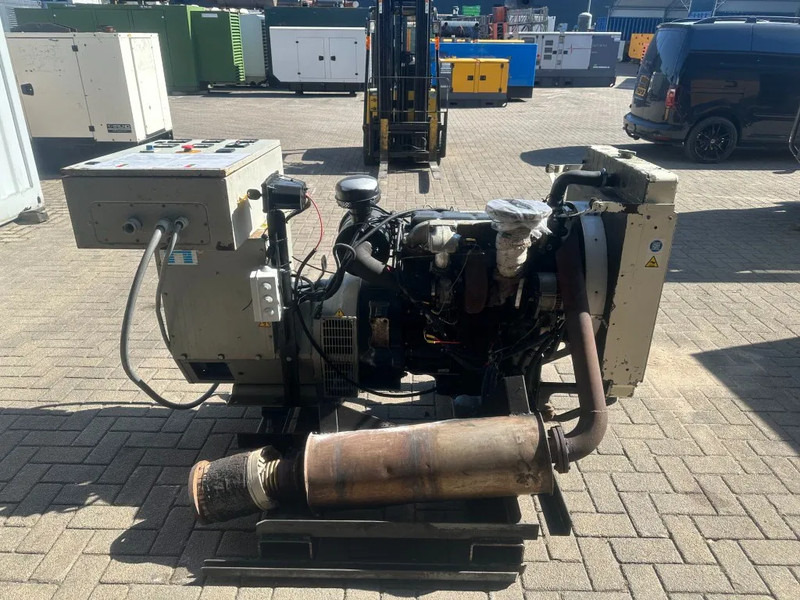 Generador industriale Perkins T4.236 Stamford 60 kVA generatorset 645 hours !: foto 10