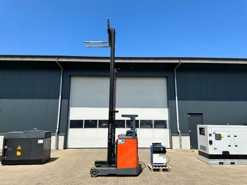 Toyota 6FBRE14 Triplex 1.4 ton Triplex Elektra Reachtruck - Retráctil: foto 1 Toyota 6FBRE14 Triplex 1.4 ton Triplex Elektra Reachtruck - Retráctil: foto 1