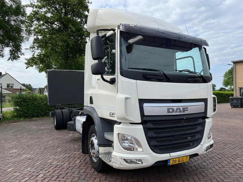 DAF CF 260 CF 260 FA CHASSIS CABINE EURO 6 - Camión chasis: foto 4 DAF CF 260 CF 260 FA CHASSIS CABINE EURO 6 - Camión chasis: foto 4