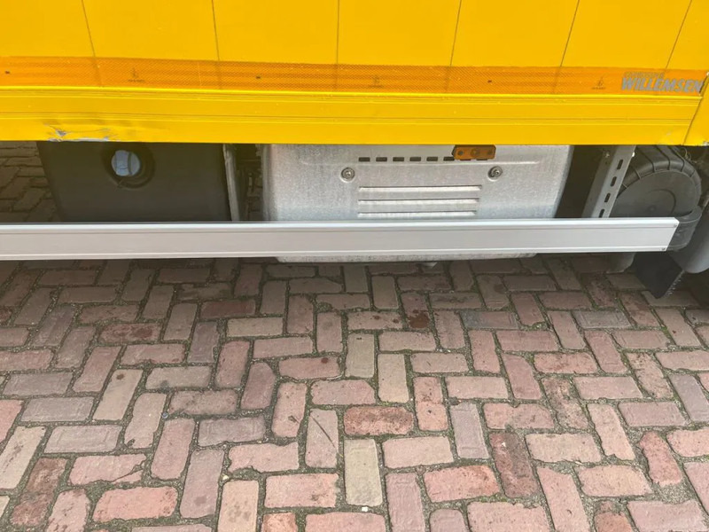 Camión caja cerrada DAF LF 210 FA 12 TN: foto 15