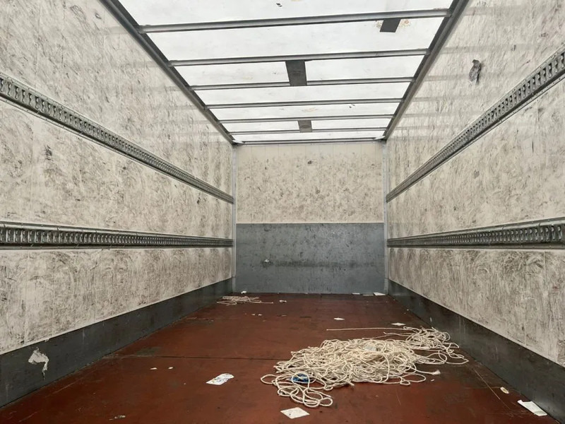 Camión caja cerrada DAF LF 210 FA 12 TN: foto 17