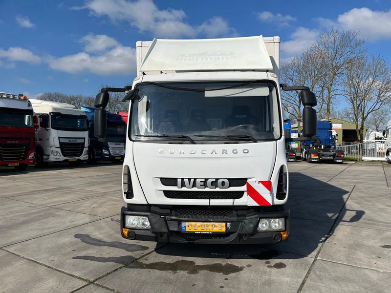 Iveco EuroCargo 75 E21 MANUAL - Camión caja cerrada: foto 2 Iveco EuroCargo 75 E21 MANUAL - Camión caja cerrada: foto 2