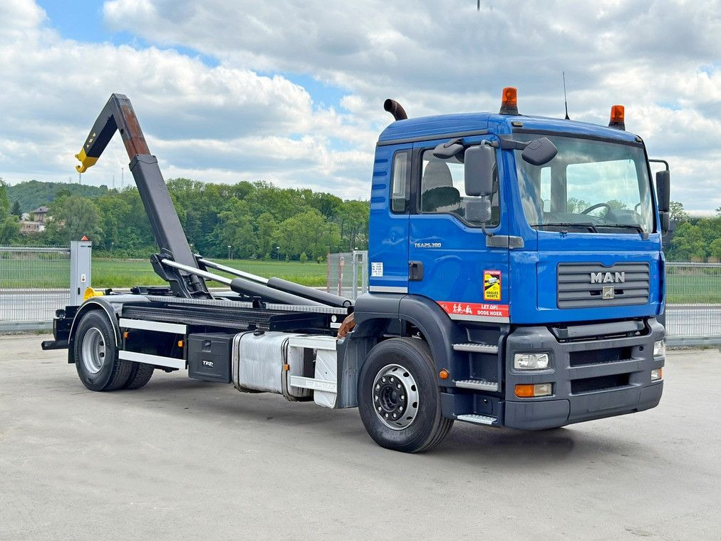 MAN TGA 18.310 Abrollkipper * Top Zustand! MAN TGA 18.310 Abrollkipper * Top Zustand! - Camión multibasculante: foto 1 MAN TGA 18.310 Abrollkipper * Top Zustand! MAN TGA 18.310 Abrollkipper * Top Zustand! - Camión multibasculante: foto 1