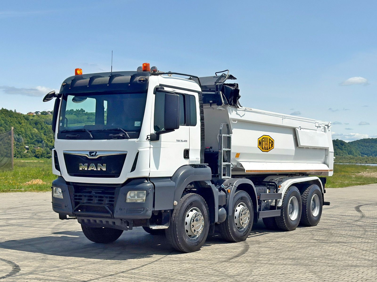 MAN TGS 35.420 KIPPER * 8x4 * TOPZUSTAND - Camión volquete: foto 1 MAN TGS 35.420 KIPPER * 8x4 * TOPZUSTAND - Camión volquete: foto 1