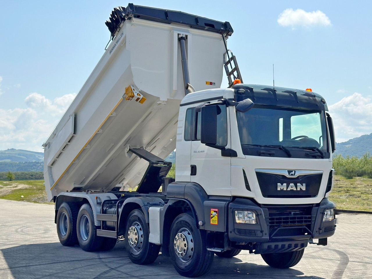 MAN TGS 35.420 KIPPER * 8x4 * TOPZUSTAND - Camión volquete: foto 4 MAN TGS 35.420 KIPPER * 8x4 * TOPZUSTAND - Camión volquete: foto 4