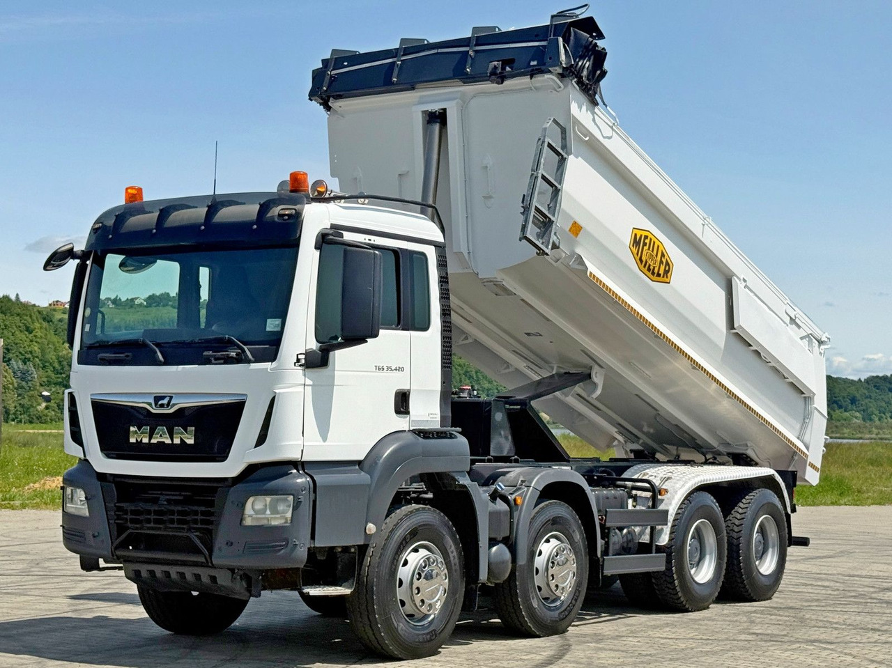 MAN TGS 35.420 KIPPER * 8x4 * TOPZUSTAND - Camión volquete: foto 3 MAN TGS 35.420 KIPPER * 8x4 * TOPZUSTAND - Camión volquete: foto 3