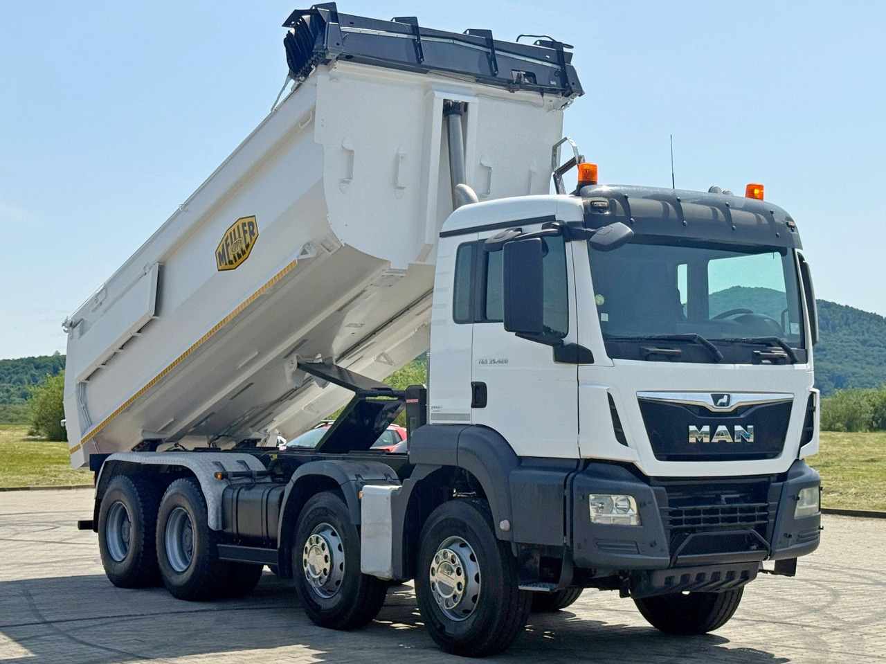 MAN TGS 35.420 KIPPER * 8x4 * TOPZUSTAND - Camión volquete: foto 4 MAN TGS 35.420 KIPPER * 8x4 * TOPZUSTAND - Camión volquete: foto 4