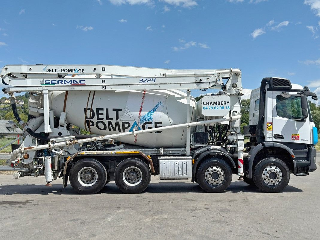 Mercedes-Benz AROCS 3743 * Betonpumpe + FUNK * 8x4 * TOP - Camión bomba de hormigón: foto 5 Mercedes-Benz AROCS 3743 * Betonpumpe + FUNK * 8x4 * TOP - Camión bomba de hormigón: foto 5