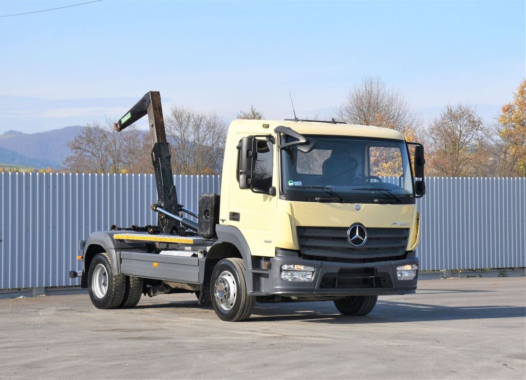 Mercedes-Benz ATEGO 1221 * ABROLLKIPPER * TOPZUSTAND - Camión multibasculante, Camión grúa: foto 1 Mercedes-Benz ATEGO 1221 * ABROLLKIPPER * TOPZUSTAND - Camión multibasculante, Camión grúa: foto 1