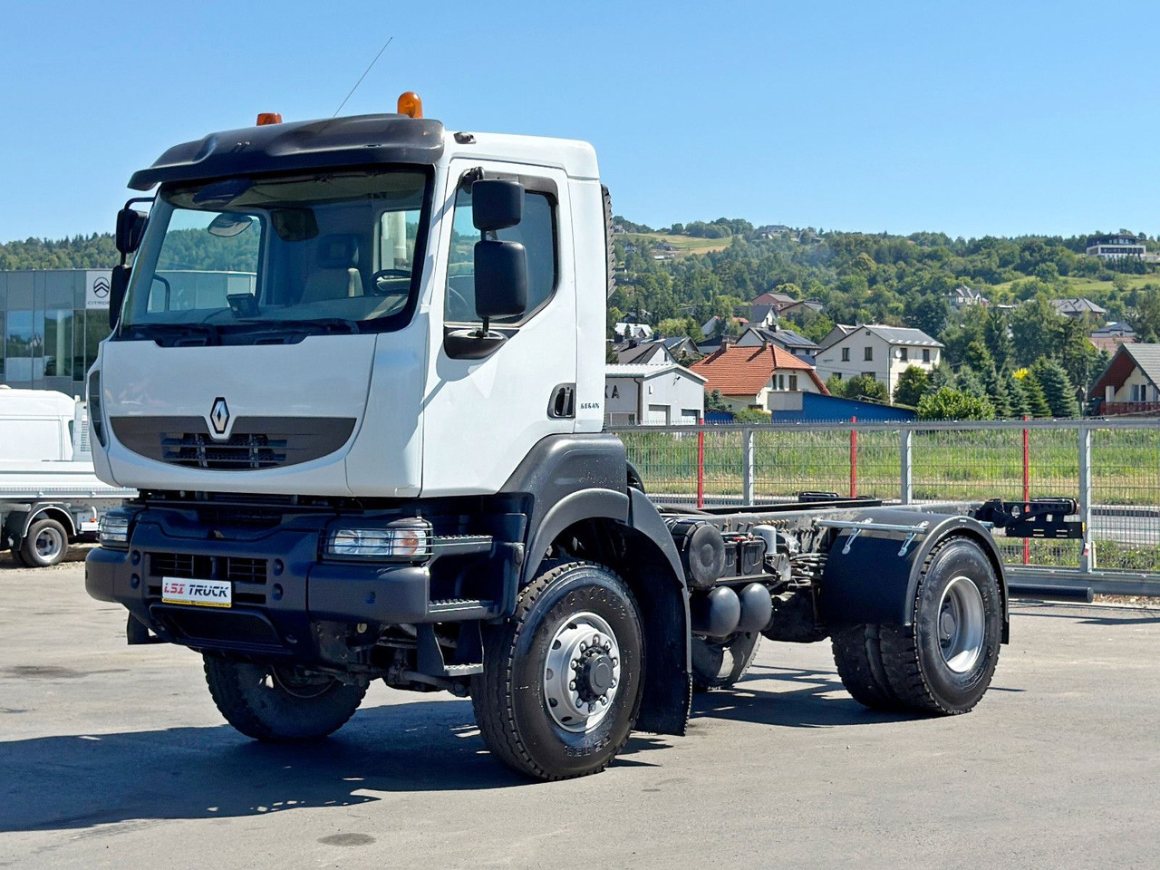 Renault KERAX 370 * FAHRGESTELL 4,55 m / 4x4*TOPZUSTAND - Camión chasis: foto 2 Renault KERAX 370 * FAHRGESTELL 4,55 m / 4x4*TOPZUSTAND - Camión chasis: foto 2