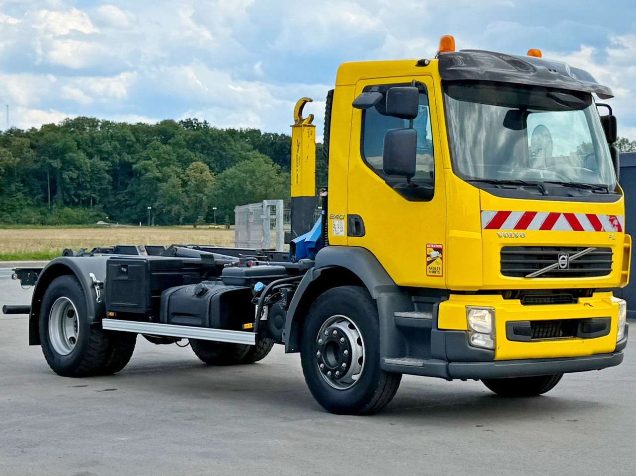 Volvo FL 240 * Abrollkipper * HMF 270 K2 * TOPZUSTAND - Camión multibasculante: foto 3 Volvo FL 240 * Abrollkipper * HMF 270 K2 * TOPZUSTAND - Camión multibasculante: foto 3