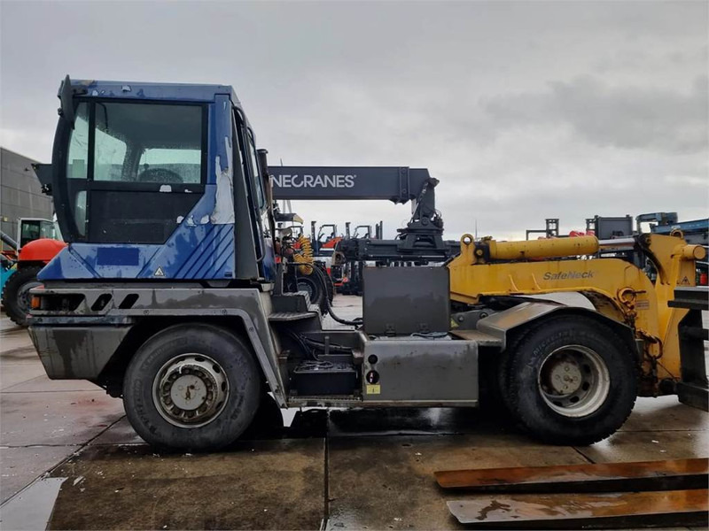 Terberg RT282 4x4 + safeneck - Tractor industrial: foto 4 Terberg RT282 4x4 + safeneck - Tractor industrial: foto 4