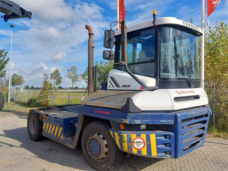 Terberg RT283 4x4 - Tractor industrial: foto 1 Terberg RT283 4x4 - Tractor industrial: foto 1