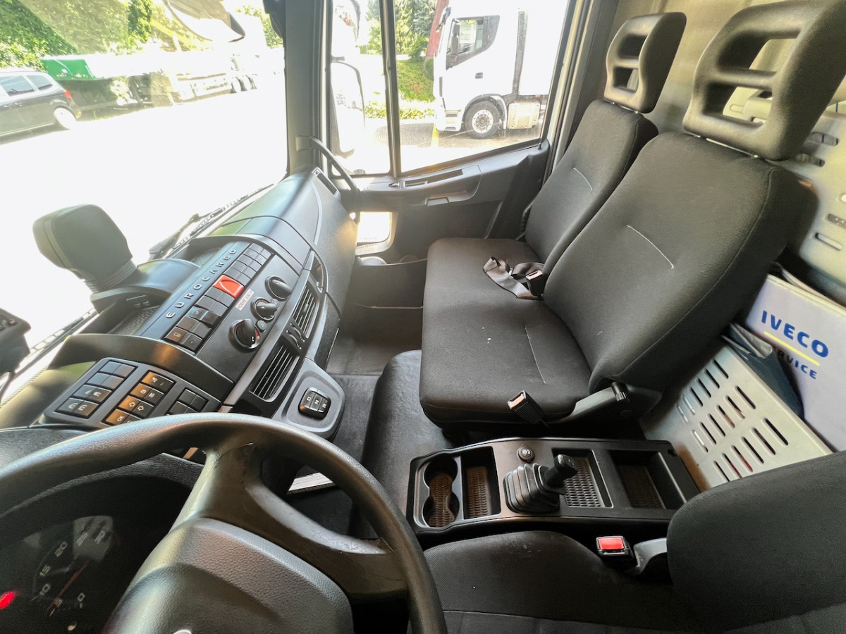 IVECO Eurocargo 120E25 - Camión frigorífico: foto 5 IVECO Eurocargo 120E25 - Camión frigorífico: foto 5