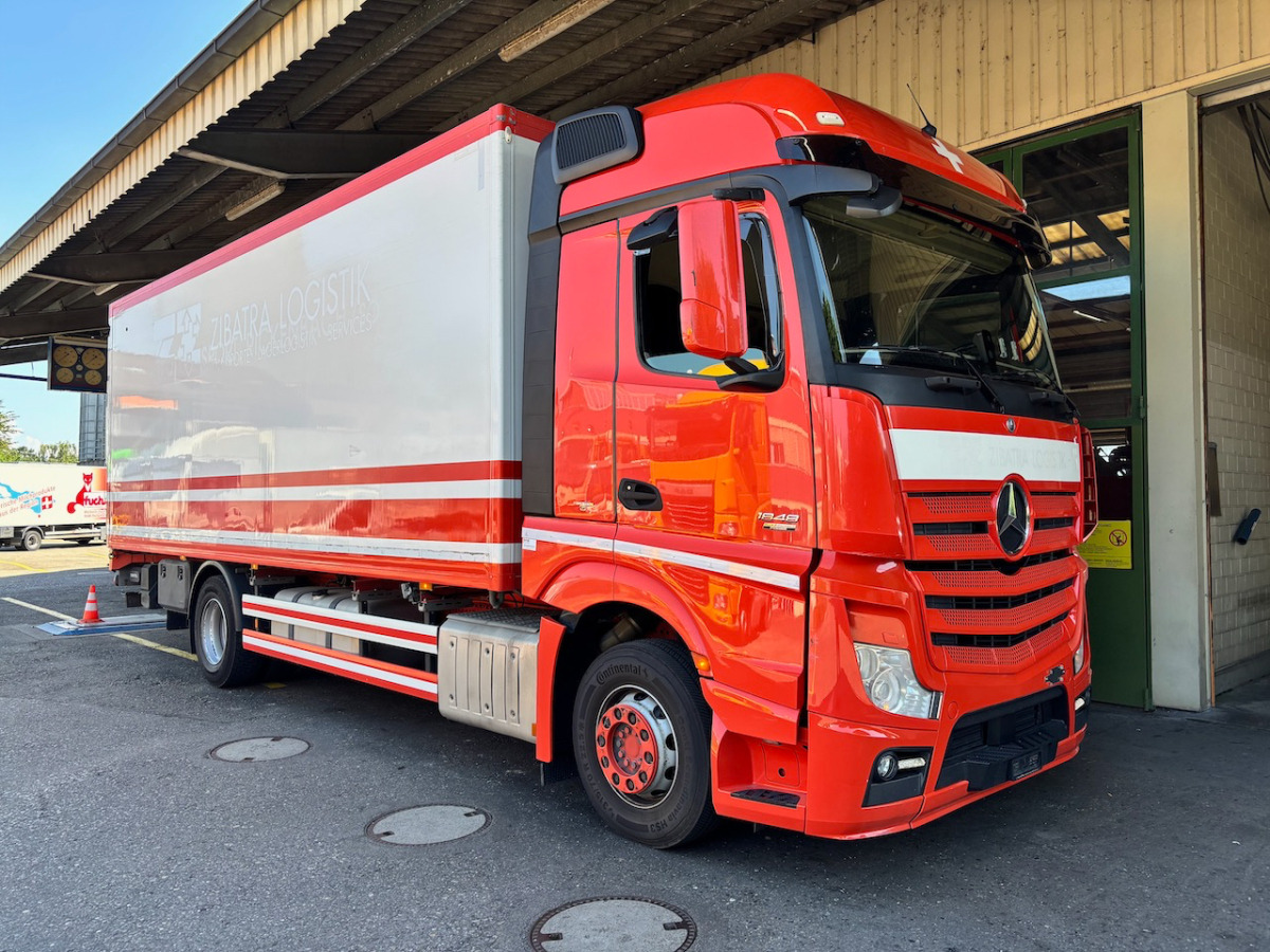 MERCEDES Actros 1848 - Camión caja cerrada: foto 1 MERCEDES Actros 1848 - Camión caja cerrada: foto 1