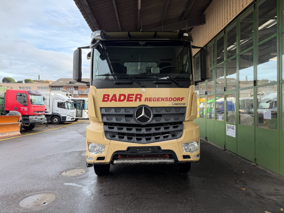 MERCEDES Arocs 3243 - Camión multibasculante: foto 3 MERCEDES Arocs 3243 - Camión multibasculante: foto 3