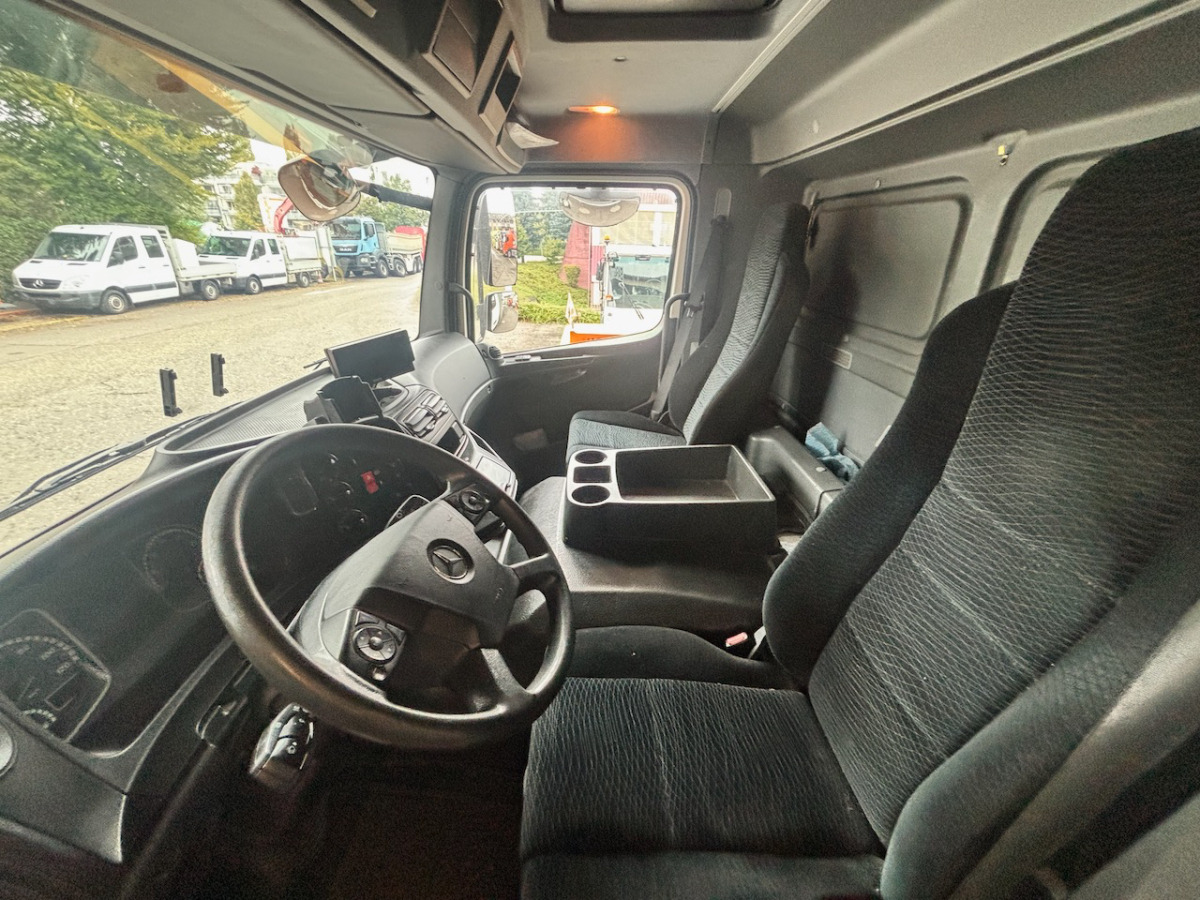 MERCEDES Atego 1530 - Camión caja abierta: foto 4 MERCEDES Atego 1530 - Camión caja abierta: foto 4