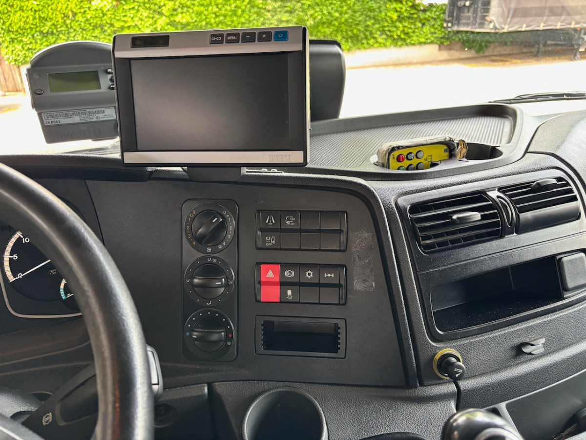 Camión caja cerrada MERCEDES Atego 1530: foto 7