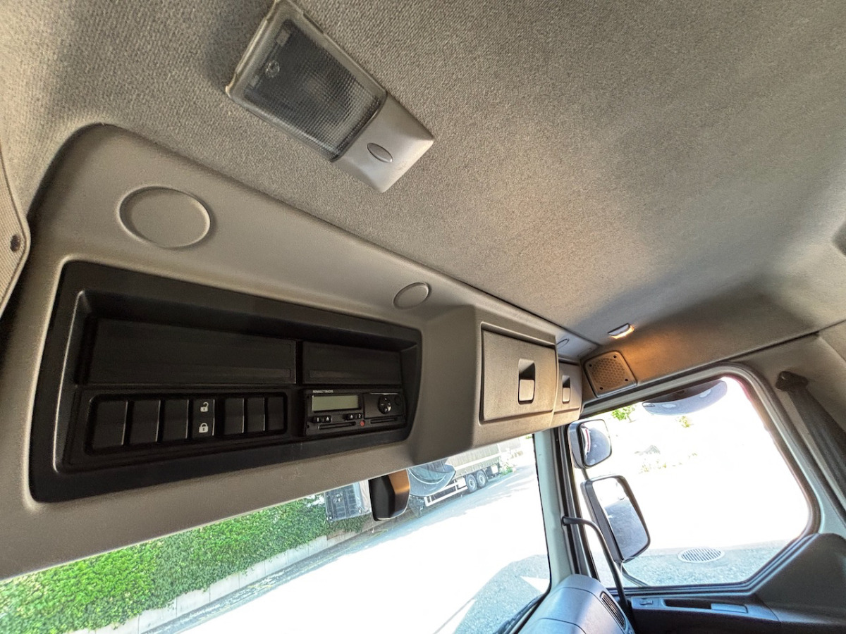 Camión frigorífico RENAULT D12.240: foto 11