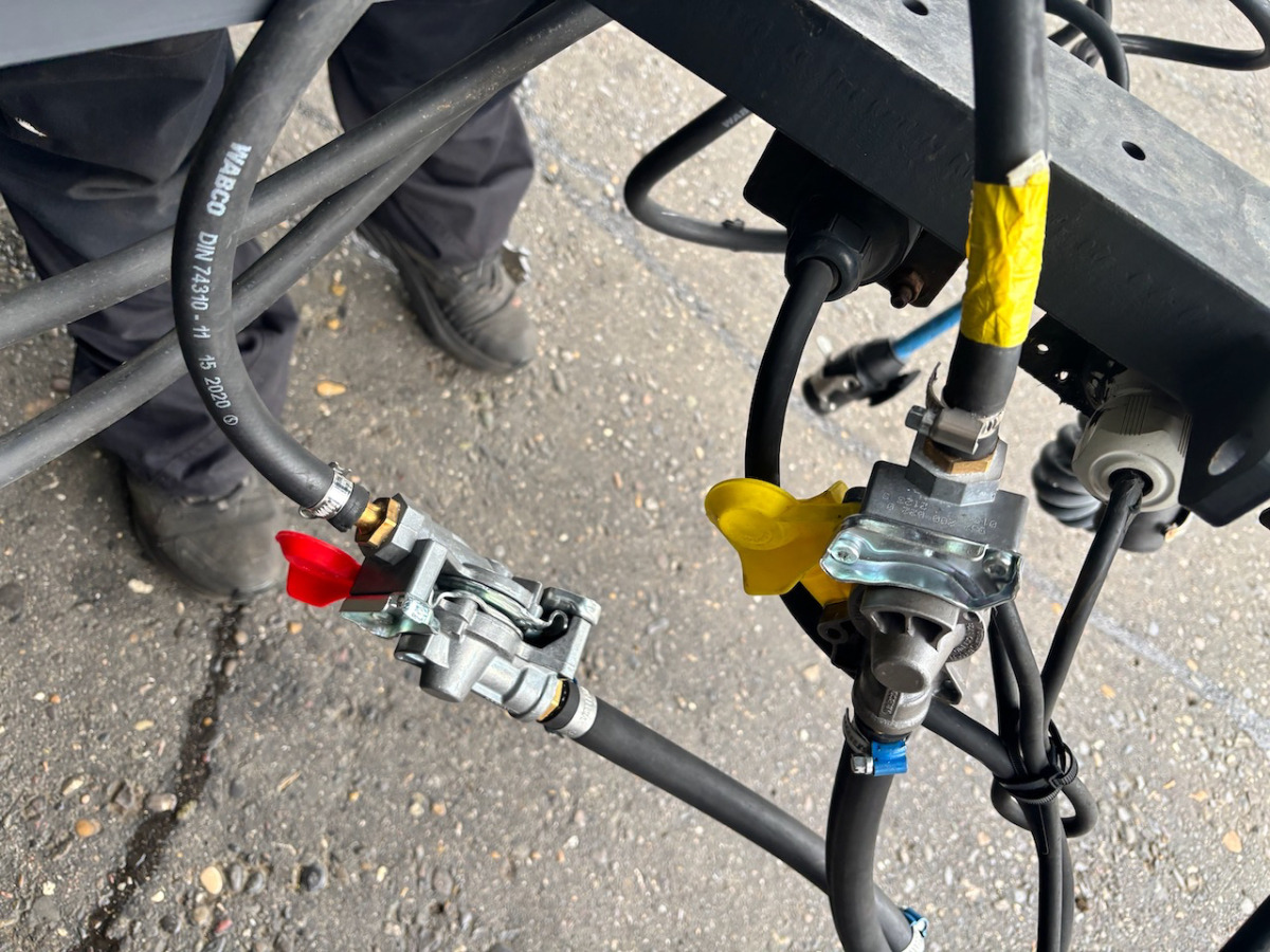 SPIER AGL 290 - Remolque caja cerrada: foto 5 SPIER AGL 290 - Remolque caja cerrada: foto 5