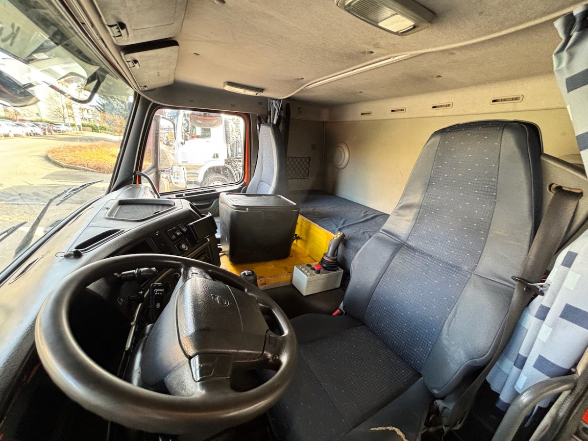 VOLVO FM 400 - Camión portacontenedor de cadenas: foto 4 VOLVO FM 400 - Camión portacontenedor de cadenas: foto 4