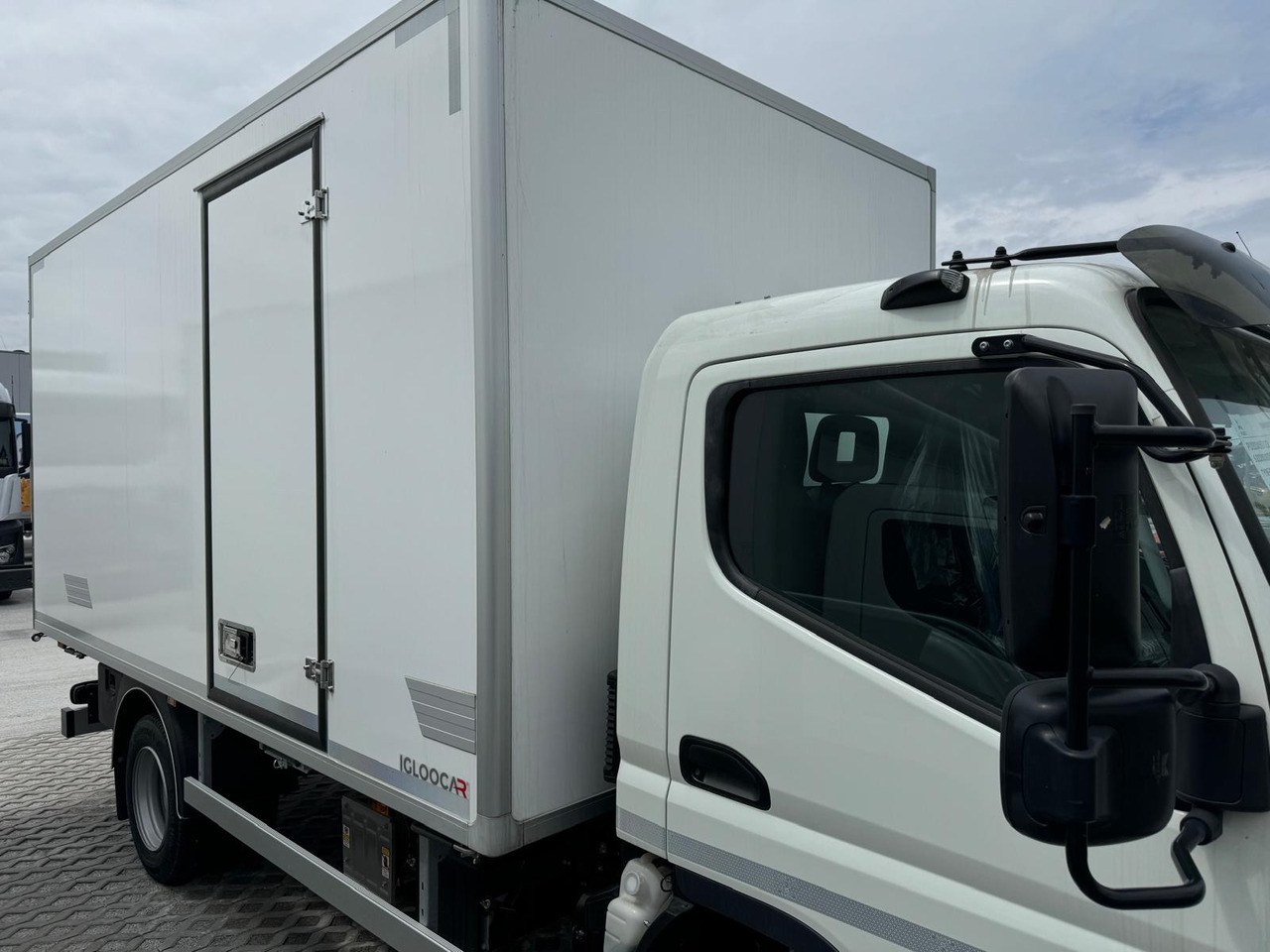 Mitsubishi Canter Fuso 70C18 Kühlkoffer mit Carrier - Camión frigorífico: foto 4 Mitsubishi Canter Fuso 70C18 Kühlkoffer mit Carrier - Camión frigorífico: foto 4