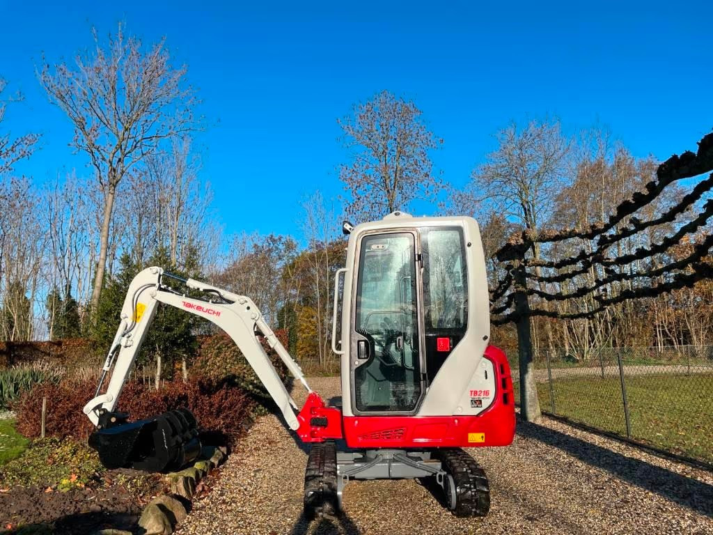 TAKEUCHI TB216 - Miniexcavadora: foto 3 TAKEUCHI TB216 - Miniexcavadora: foto 3