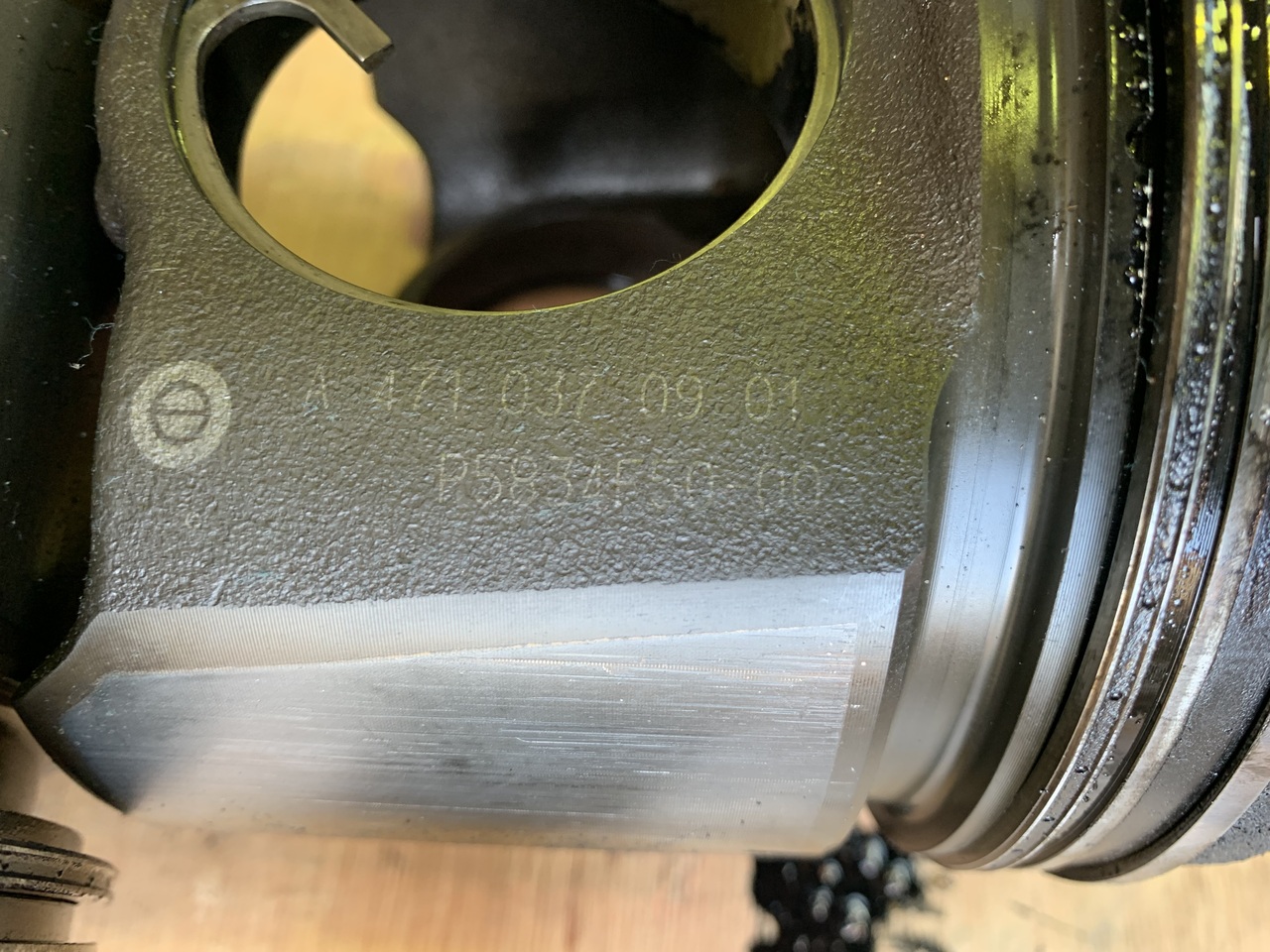 CONNECTING ROD WITH PISTONS OM 471LA 420PS EURO 5 - Motor y piezas para Camión: foto 4 CONNECTING ROD WITH PISTONS OM 471LA 420PS EURO 5 - Motor y piezas para Camión: foto 4
