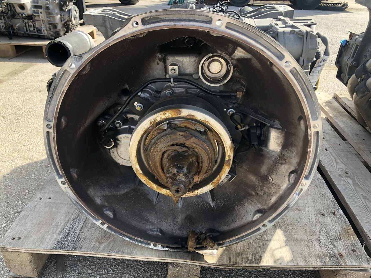 GEARBOX G211-12 ZKL RETARDER ACTROS MP4 (AVAILABLE 2PCS) - Caja de cambios para Camión: foto 2 GEARBOX G211-12 ZKL RETARDER ACTROS MP4 (AVAILABLE 2PCS) - Caja de cambios para Camión: foto 2
