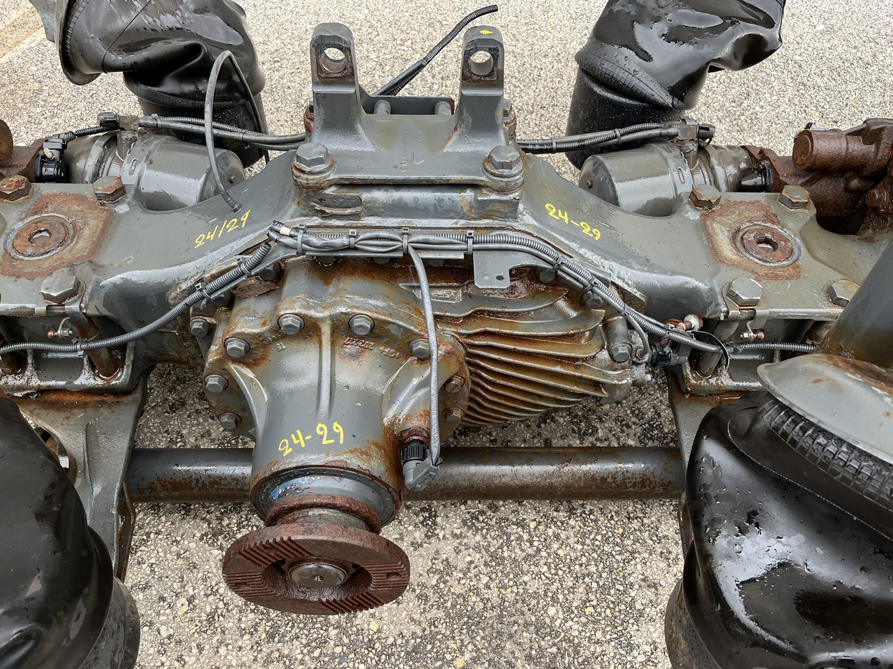 REAR AXLE WITH DIFFERENTIAL GEAR ,RATIO 29:24 - Diferencial para Camión: foto 2 REAR AXLE WITH DIFFERENTIAL GEAR ,RATIO 29:24 - Diferencial para Camión: foto 2