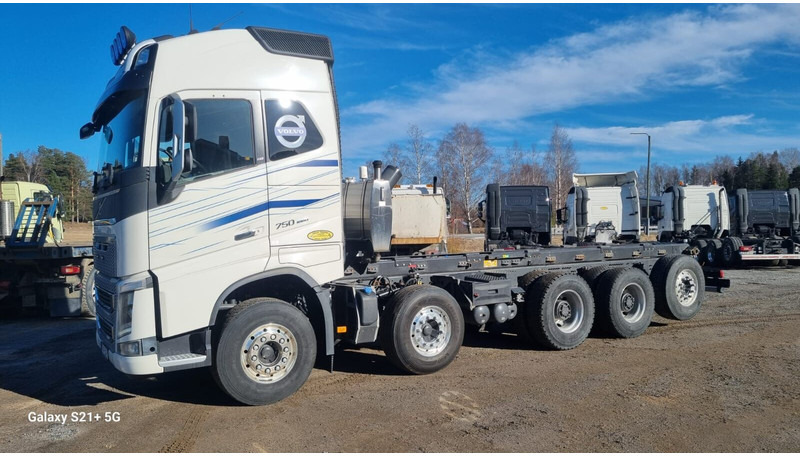 Volvo FH750 New engine and gearbox - Camión chasis: foto 1 Volvo FH750 New engine and gearbox - Camión chasis: foto 1