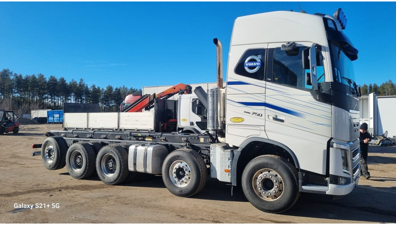 Volvo FH750 New engine and gearbox - Camión chasis: foto 2 Volvo FH750 New engine and gearbox - Camión chasis: foto 2