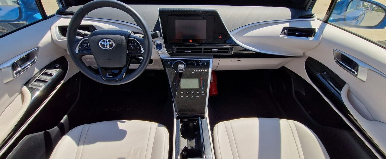 Sedan Toyota Mirai: foto 11