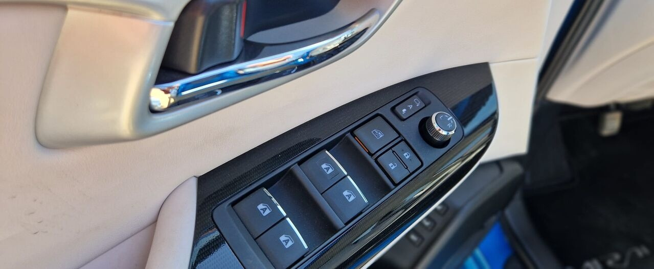 Sedan Toyota Mirai: foto 10