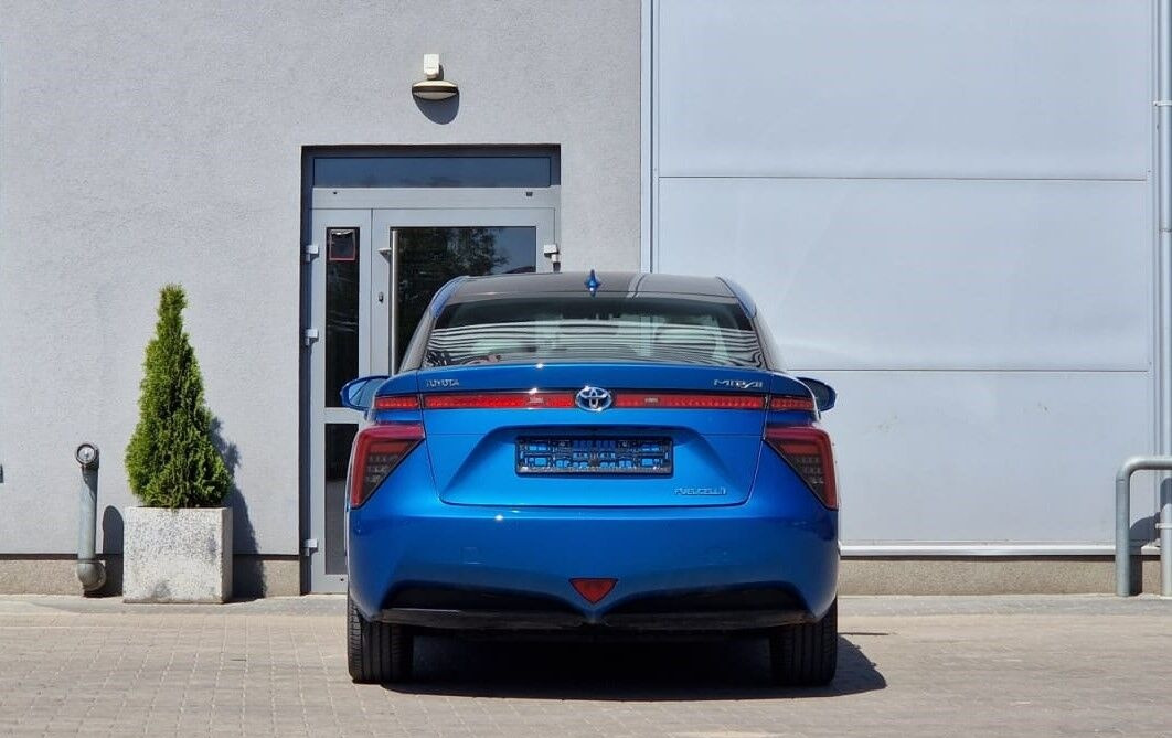 Sedan Toyota Mirai: foto 6