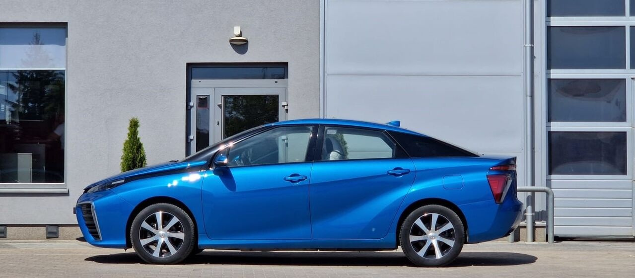 Sedan Toyota Mirai: foto 7