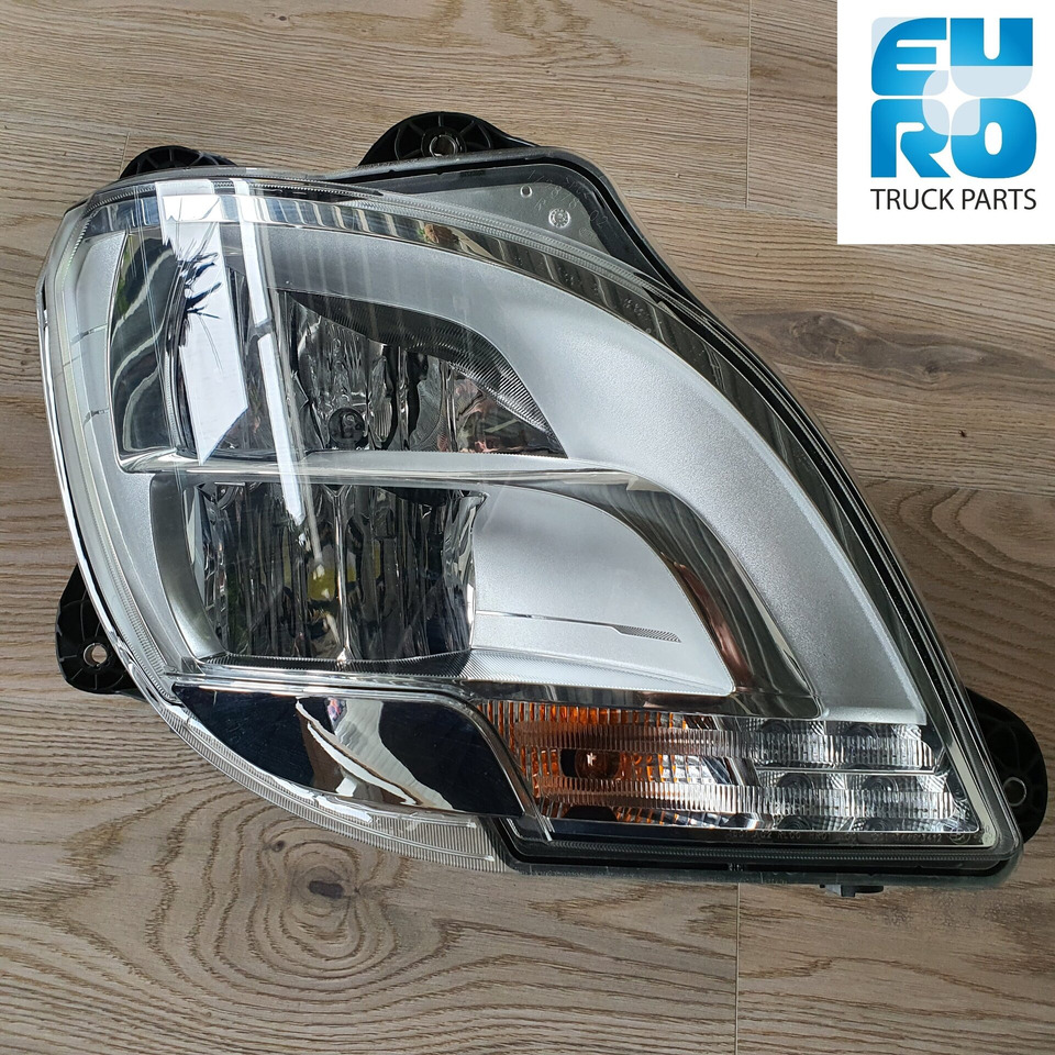 DAF XF 106 FULL LED XENON RECHTS OE nieuw 1857527 - Faro delantero para Camión: foto 1 DAF XF 106 FULL LED XENON RECHTS OE nieuw 1857527 - Faro delantero para Camión: foto 1