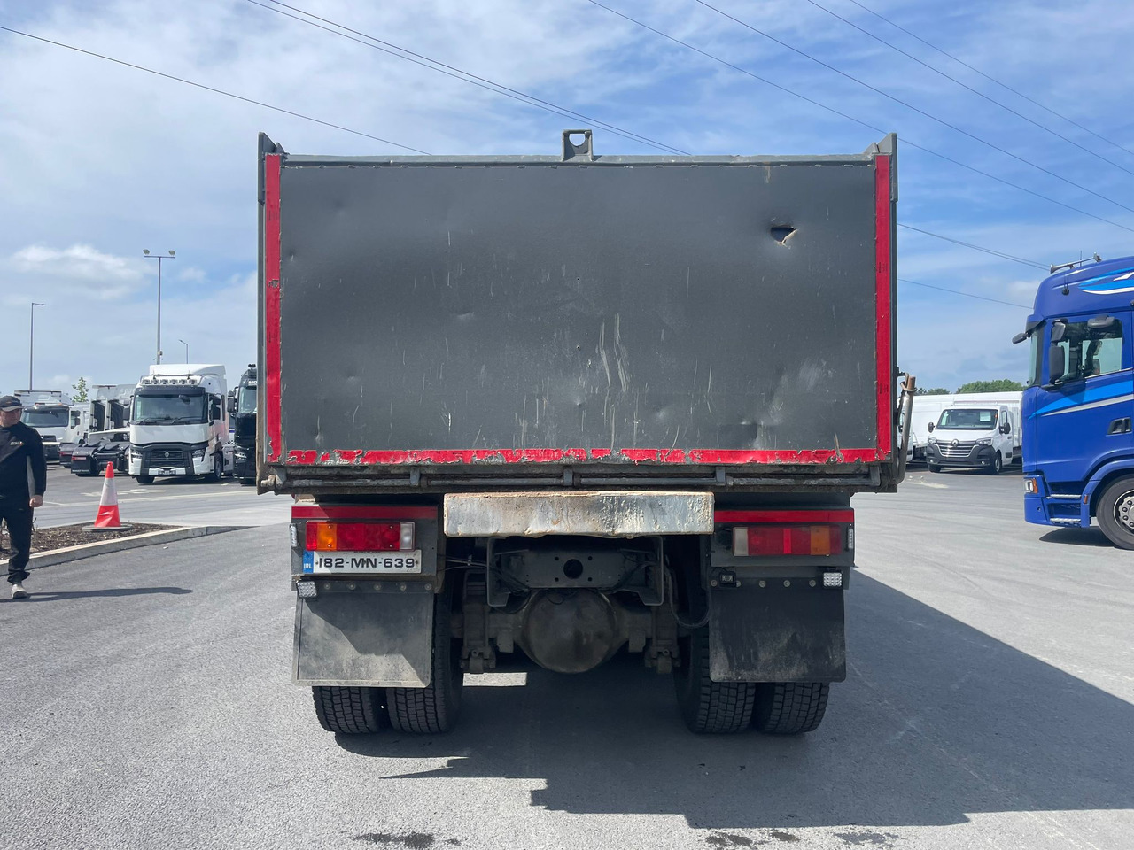 Camión volquete 2018 Iveco Trakker 410 Tipper: foto 6