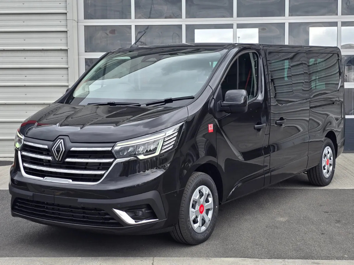 2025 Renault Trafic Combi 170BHP Auto - Furgoneta de pasajeros: foto 2 2025 Renault Trafic Combi 170BHP Auto - Furgoneta de pasajeros: foto 2