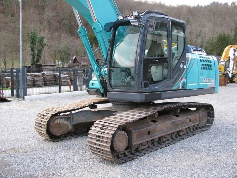 Kobelco SK210NLC-10 Vsa oprema TOP stanje - Excavadora de cadenas: foto 2 Kobelco SK210NLC-10 Vsa oprema TOP stanje - Excavadora de cadenas: foto 2