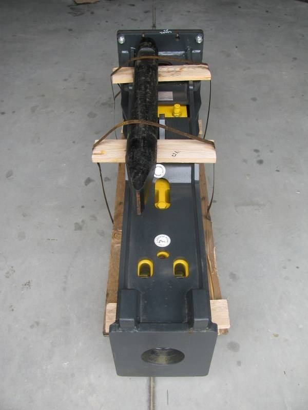 Mustang HM1302 NOVO teža 800kg - Martillo hidráulico para Maquinaria de construcción: foto 4 Mustang HM1302 NOVO teža 800kg - Martillo hidráulico para Maquinaria de construcción: foto 4